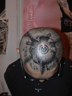 头部惊秫眼球纹身图案