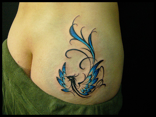 臀部纹身图案：臀部彩色图腾凤凰纹身图案