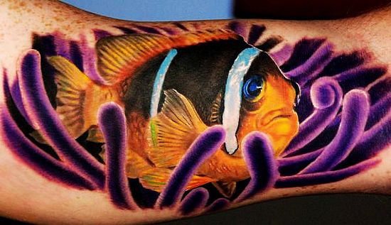 手臂纹身图案:手臂内侧3D彩色小金鱼纹身图案