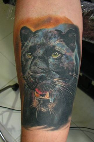 动物纹身图案：腿部豹子黑豹纹身图案