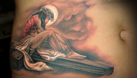 腹部纹身图案:腹部耶稣十字架纹身图案