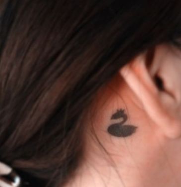 头部纹身图案:头部可爱图腾小天鹅纹身图案