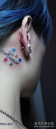 头部纹身图案:头部彩色五角星文字纹身图案