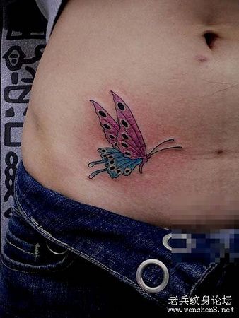 经典时尚美女腹部彩色蝴蝶纹身图案