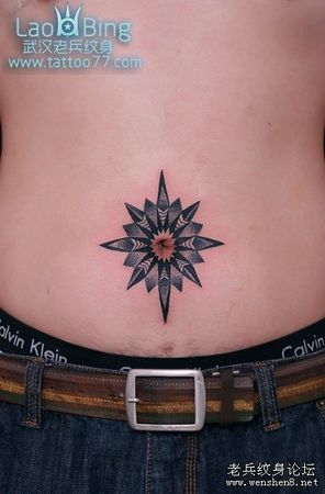 经典时尚腹部图腾纹身图案