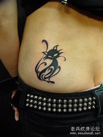 臀部纹身图案:美女臀部图腾猫咪纹身图案