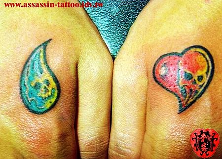 手部彩色情侣骷髅爱心纹身