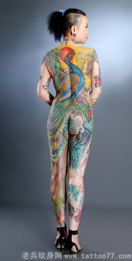 女人全身纹身欣赏:mn美女的彩色孔雀佛纹身图片写真