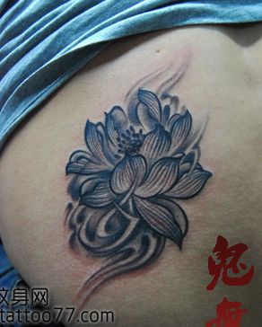腰部唯美好看的莲花纹身图案