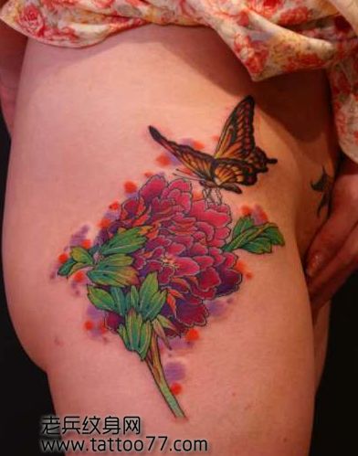 美女臀部牡丹蝴蝶纹身图案