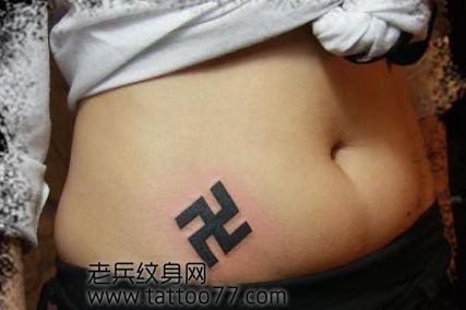 美女腹部万字符纹身图案缩略频道推荐图