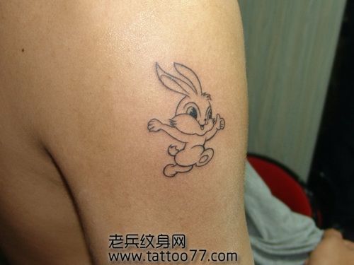 可爱的纹身图案─手臂卡通兔子纹身图案