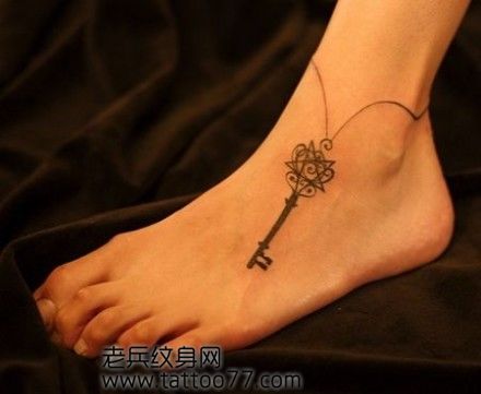 流行纹身图案─脚部图腾钥匙脚链纹身图案