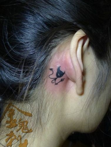耳部可爱的图腾恶魔猫咪纹身图案