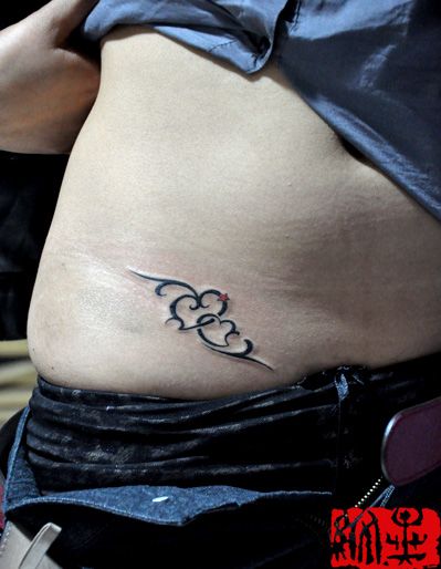 女孩子腹部图腾爱心藤蔓纹身图案缩略频道推荐图