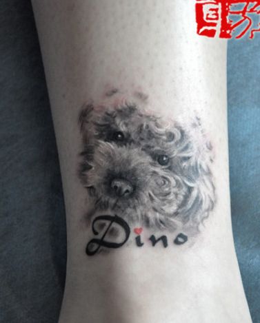 女孩子腿部可爱的小狗狗纹身图案