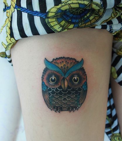 女孩子腿部欧美风格猫头鹰纹身图案
