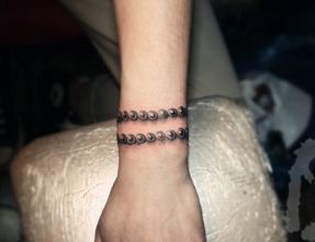 女孩子手臂佛珠手链纹身图案