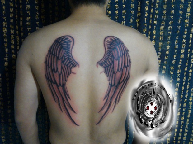 上海世家刺青纹身秀图吧作品:后背翅膀纹身