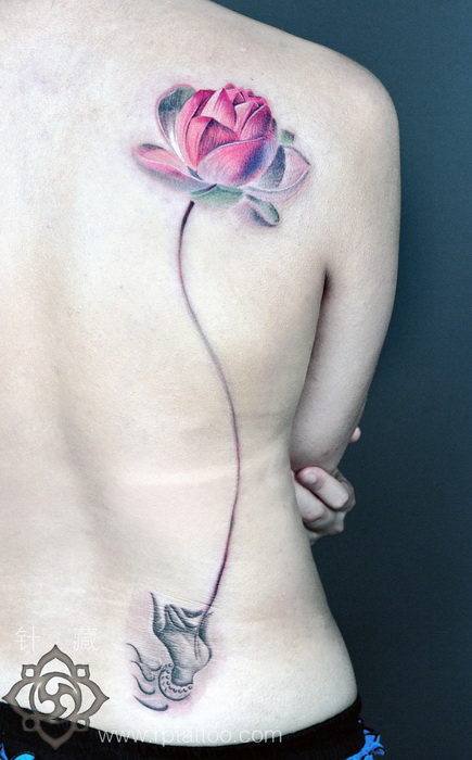 上海纹身秀图吧针藏刺青作品：后背花卉纹身