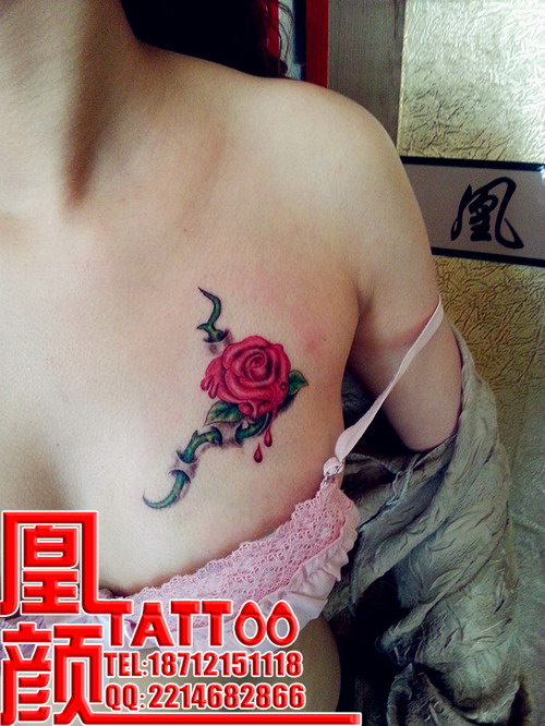安庆凰颜艺术纹身秀图吧纹身作品：胸部滴血玫瑰纹身图案