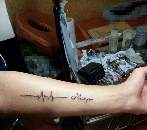 安庆凰颜艺术纹身秀图吧纹身作品:手臂心电图纹身图案