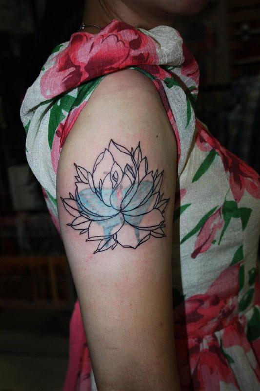 手臂花卉纹身图案-淮南暗夜刺青纹身工作室推荐