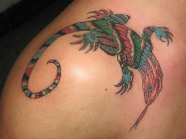 肩部蜥蜴纹身图案-蚌埠纹身秀图吧霞艺纹身推荐