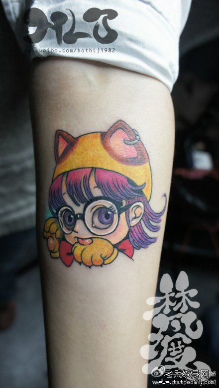 手臂可爱时尚的阿拉蕾纹身图案