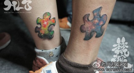 腿部时尚精美的情侣星空拼图纹身图案