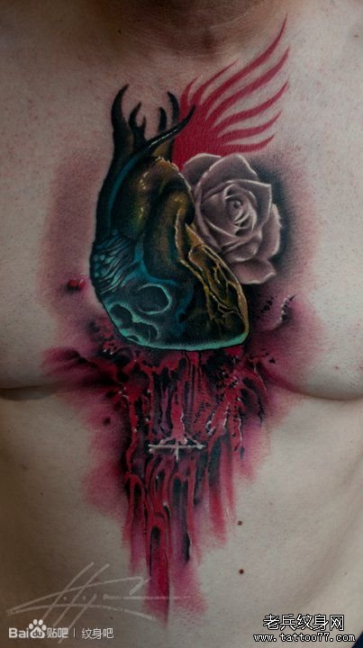 男人前胸超酷的一款骷髅心脏纹身图案