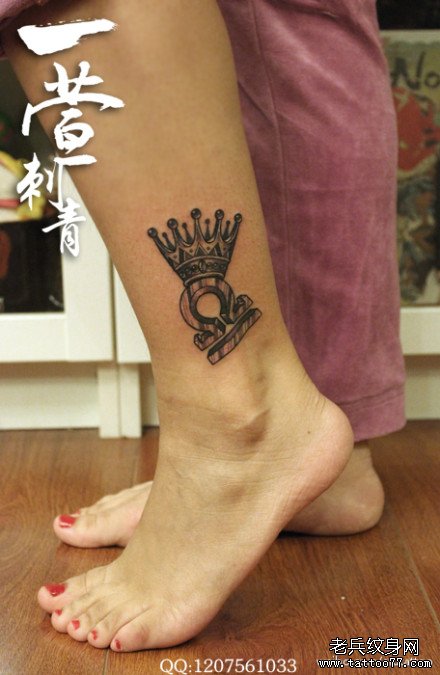 女生腿部时尚精美的星座与皇冠纹身图案