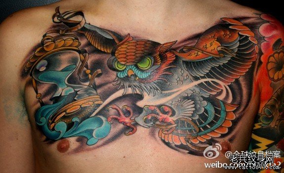 前胸超酷的old school猫头鹰纹身图案