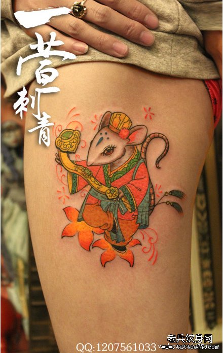 美女腿部可爱的老鼠纹身图案