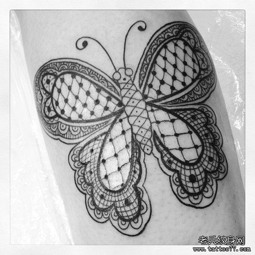 一款时尚精美的蕾丝蝴蝶纹身图案
