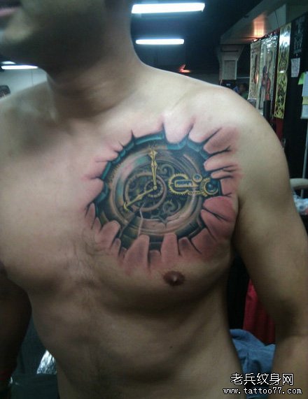 男人前胸超酷经典的机械表纹身图案