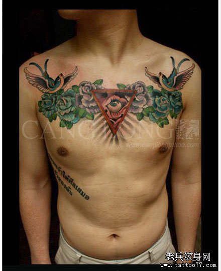 男人前胸超帅精美的上帝之眼与玫瑰花纹身图案