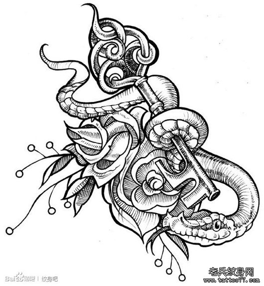 一款潮流经典的蛇与钥匙纹身图案