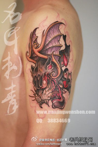 手臂经典潮流的欧美豹子头纹身图案