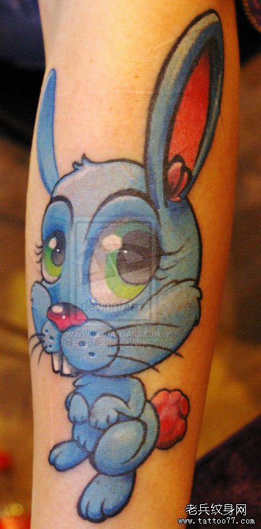 手臂潮流可爱的小兔子纹身图案