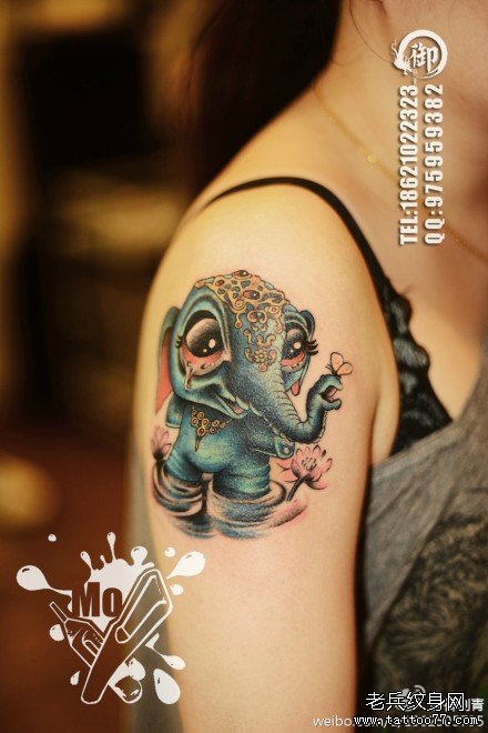 手臂可爱潮流的小象纹身图案