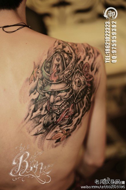 男生肩背很酷的般若武士纹身图案