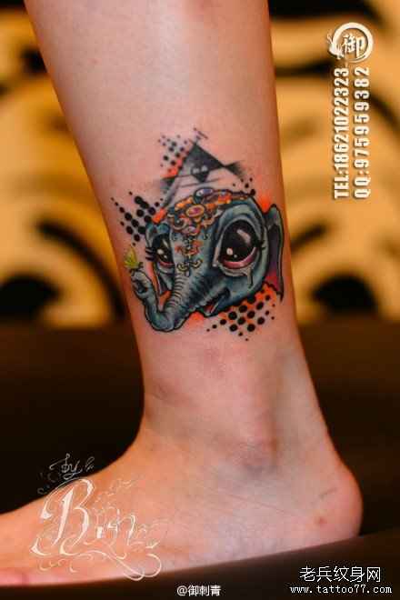 腿部可爱时尚的小象纹身图案