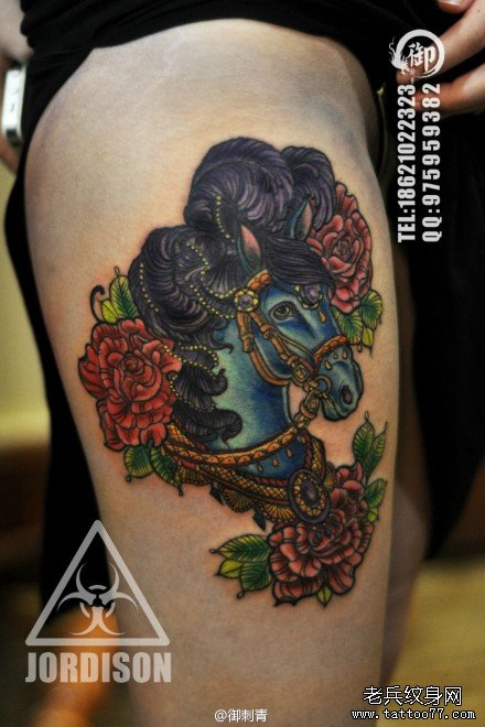 男生腿部时尚很酷的马纹身图案