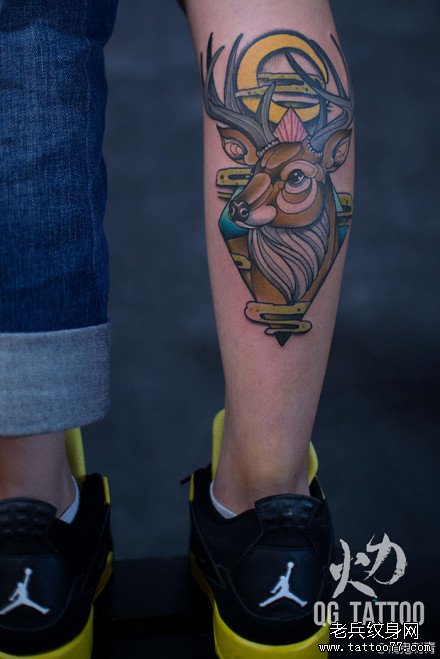 腿部潮流经典的鹿纹身图案