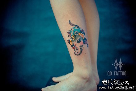 女生腿部超可爱的小象纹身图案