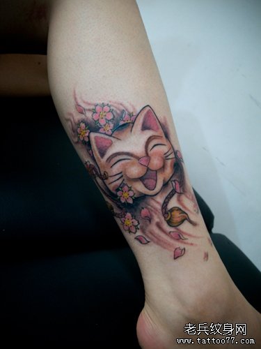 腿部可爱喜感的猫咪纹身图案