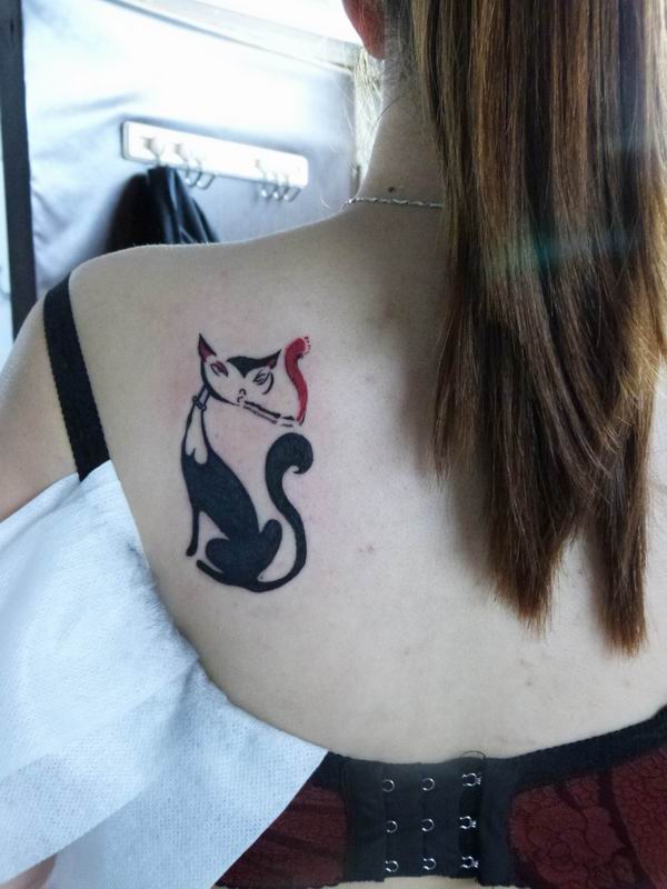 九江针功夫纹身秀图吧作品：美女背部狐狸纹身图案