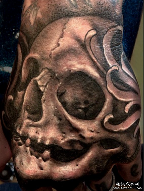 纹身秀图吧手背上一款骷髅纹身图案