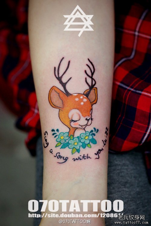 小鹿卡通手臂纹身图案